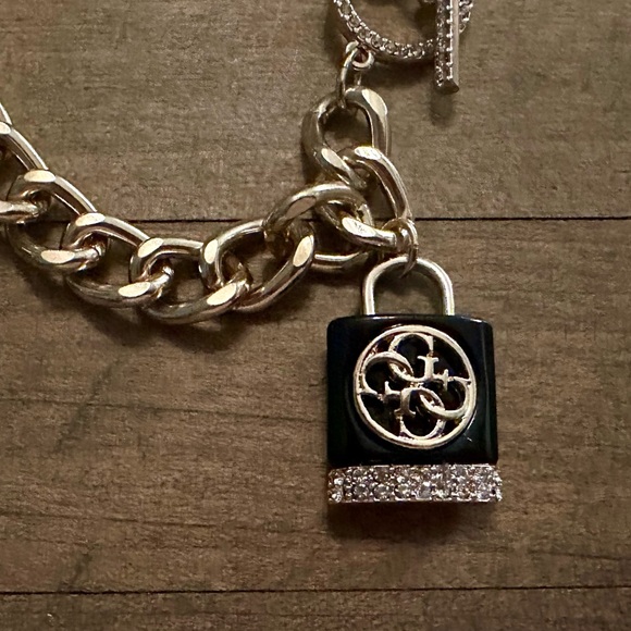 Guess Black Resin Crystal Lock Chunky Link Charm Bracelet Toggle Lock 9” - Picture 2 of 8